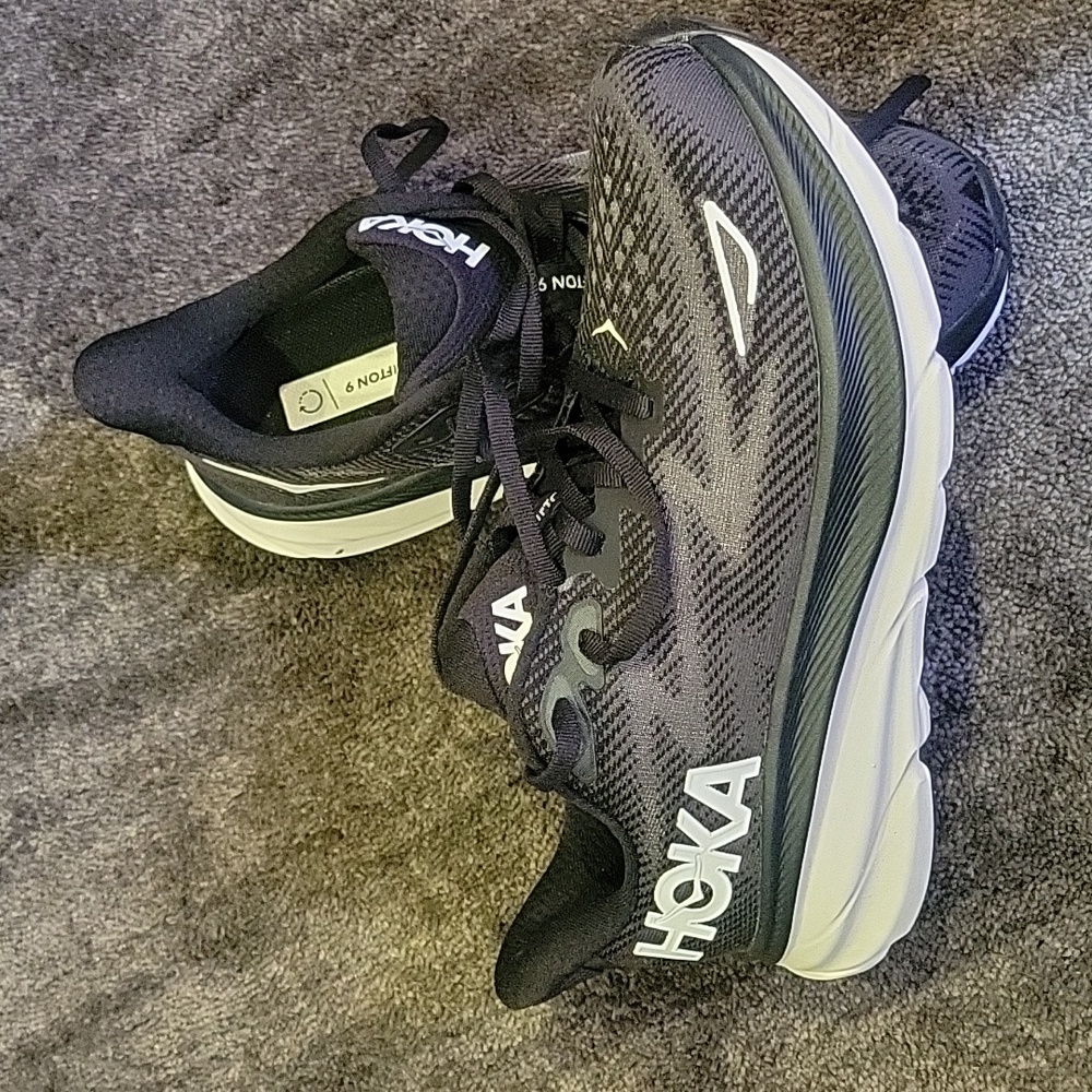 HOKA Clifton 9 sneakers